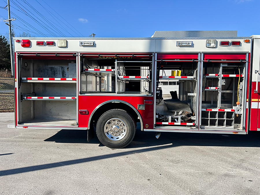 2001 Pierce Non Walk-In Heavy Rescue - Command Fire Apparatus